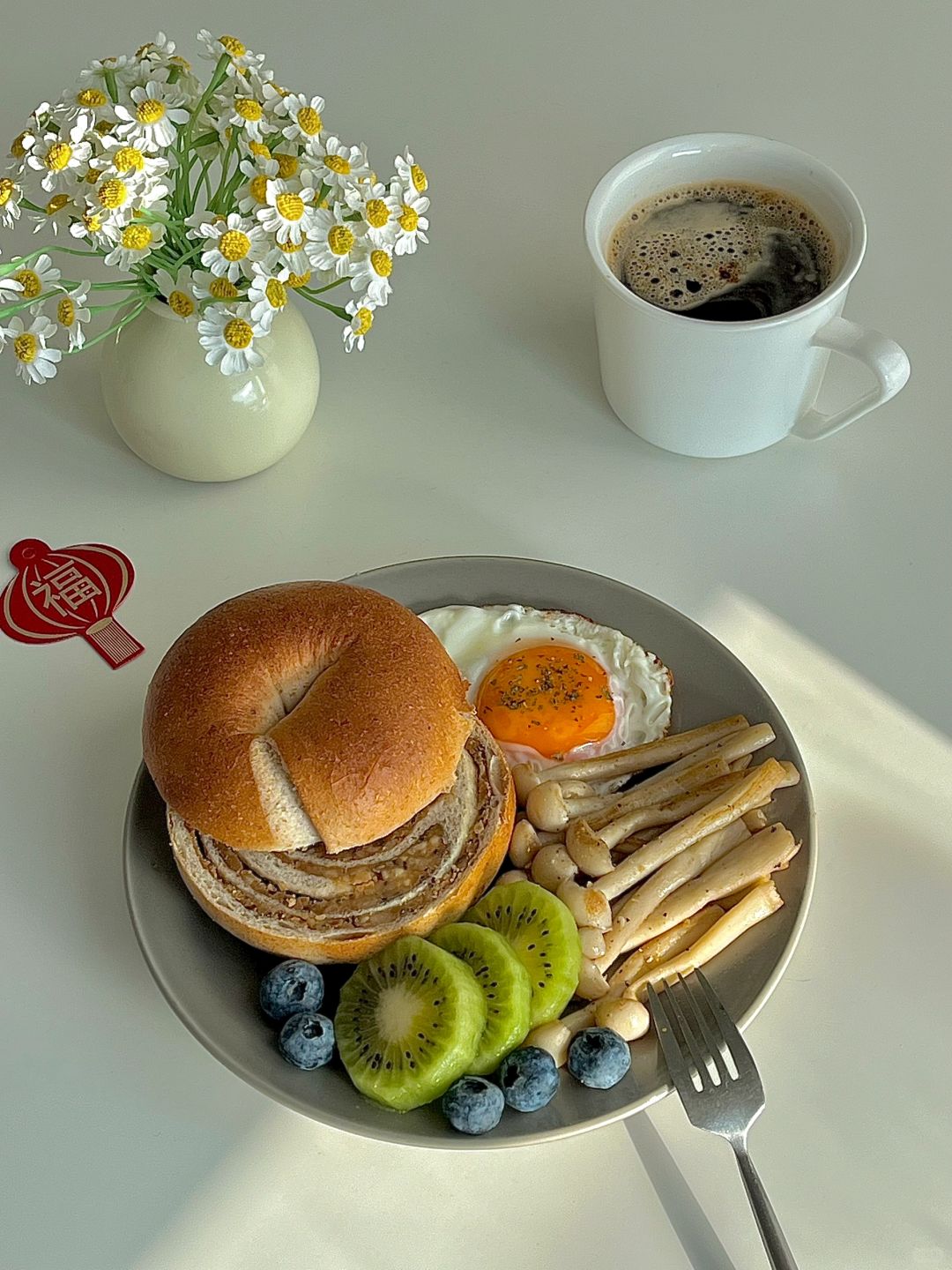 ☀️工作日早餐｜花生酱贝果🥯煎蛋🍳炒蘑菇