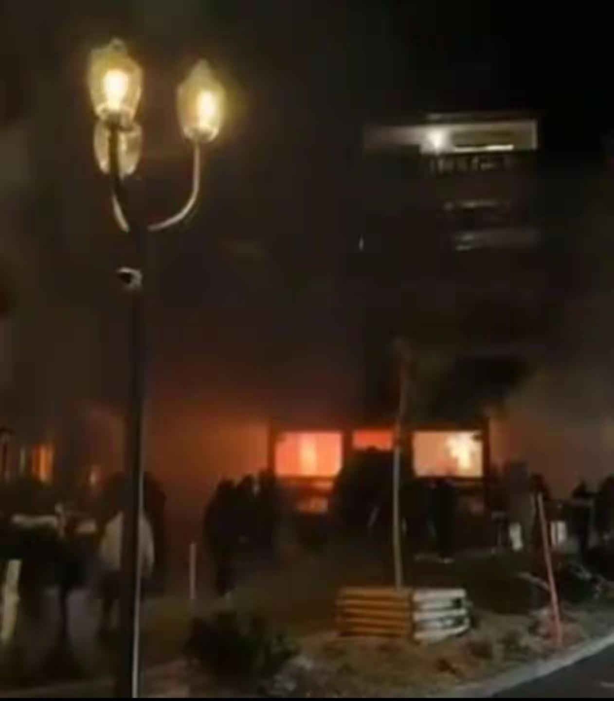 瑞士瓦莱州克朗-蒙大拿一家酒吧发生爆炸并造成重大人员伤亡。
        爆炸