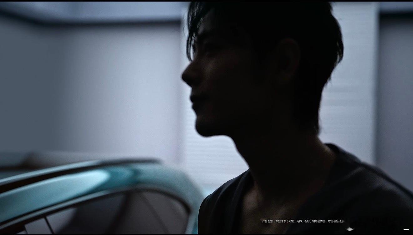 重庆亚洲第一屏预热，再看一下短片里的剪影嗯，肖战无疑了也确实跟尚界Z7T蛮搭的，