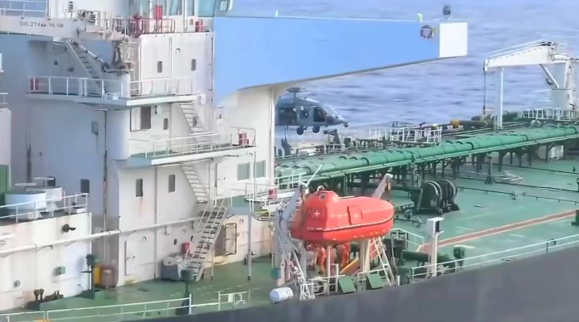 美军再次以“违反对委内瑞拉的限制措施”为由，劫持了一艘悬挂巴拿马国旗的油轮“天鹰