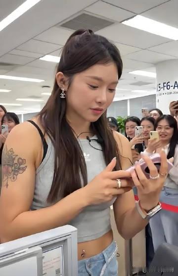 田径：搞体育的肯定身材壮！吴艳妮也不例外，天天训练，要不哪来的爆发力？