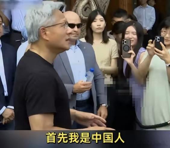馆长借黄仁勋北京行怒怼台独双标黄仁勋表白中国青鸟破防了 台湾网红“馆长”近日在直