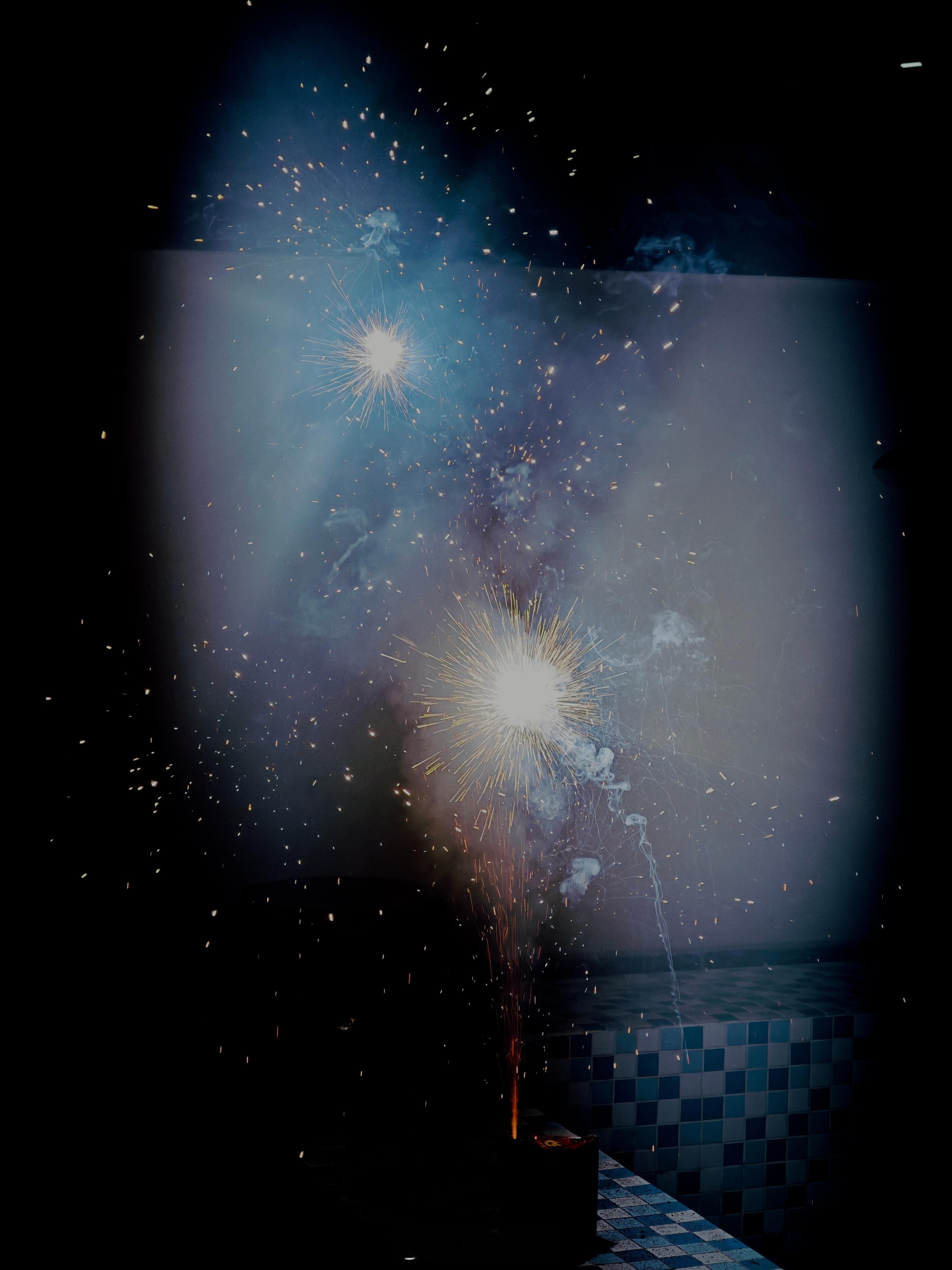 好潦草的烟花真是设计鬼才今年确实也放了几个潦草版的烟花