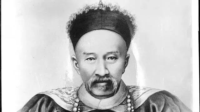 1863年，张之洞与妻子发生争吵。谁料，愤怒之下的张之洞，竟然将妻子残忍踢死。让