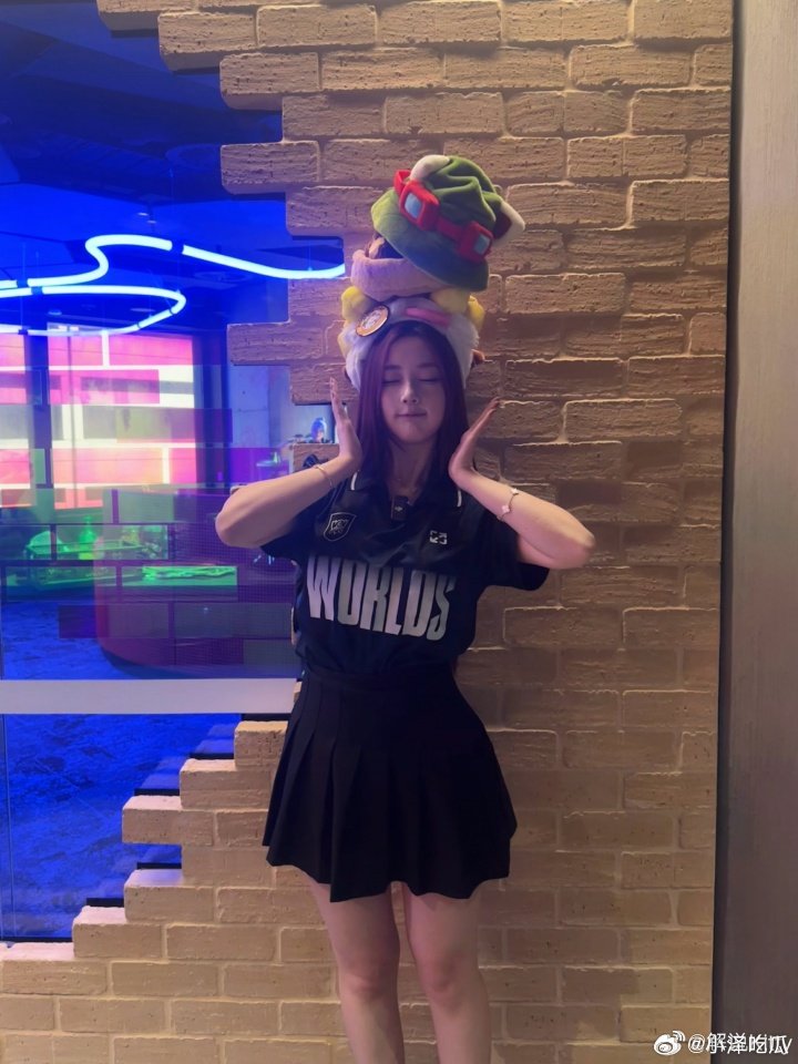 解说Kitty晒照：你看见过我的小熊吗 ⋆🧸ིྀ英雄联盟S16LPL第一赛段英