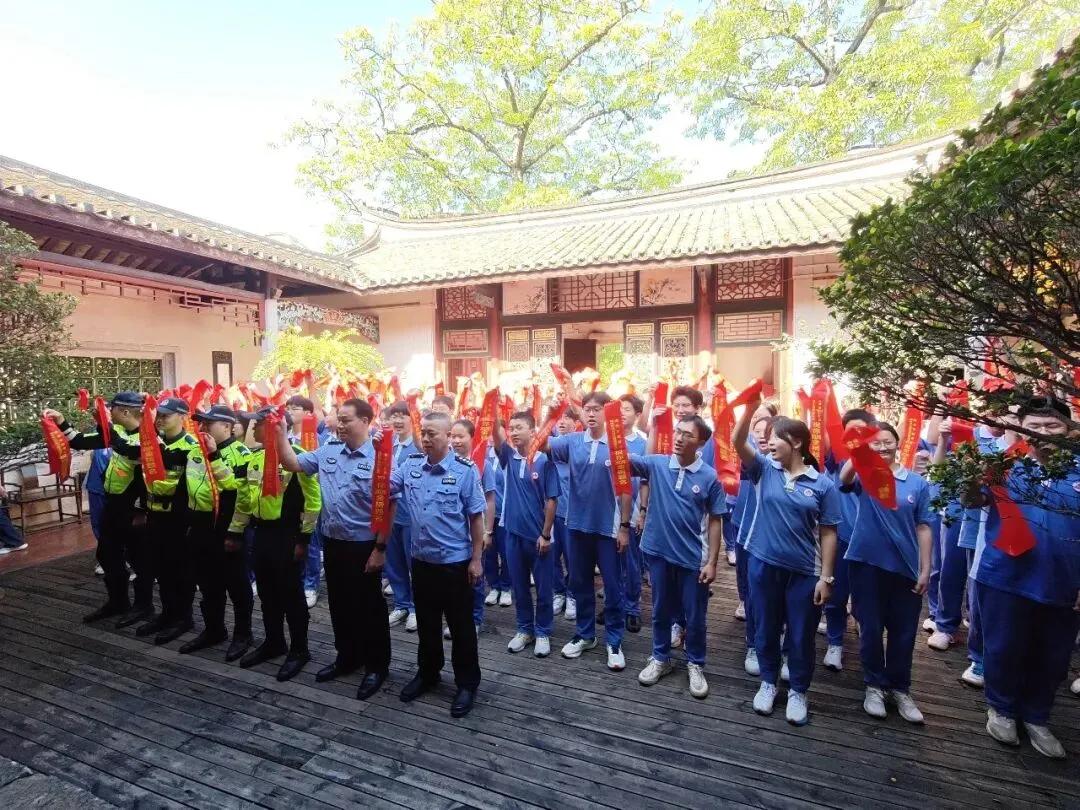 梅州“红飘带”再度飘扬，为3.37万名高考学子“硬核”护航

5月18日上午，伴