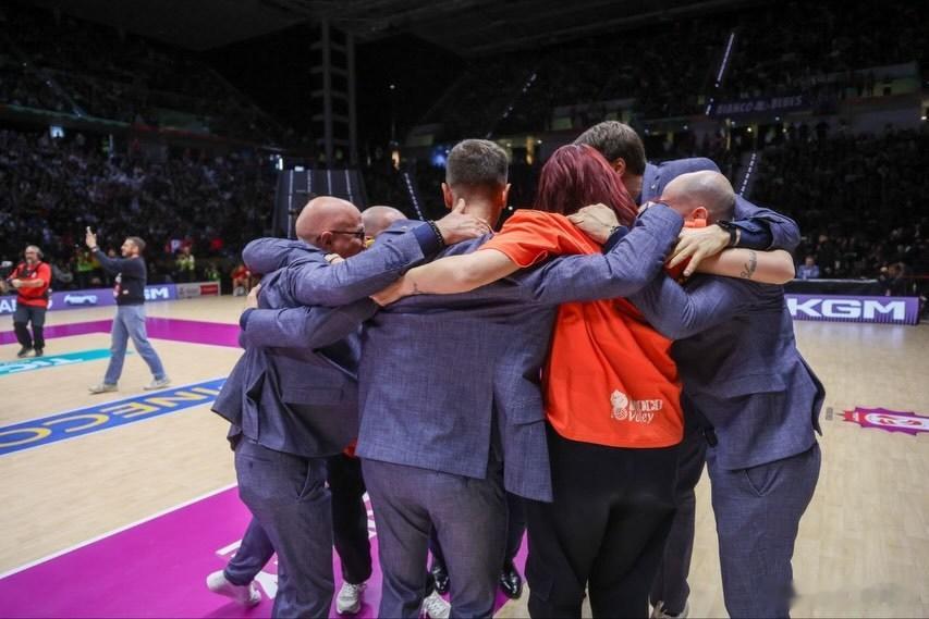 桑塔莱利ins更新的美图世界女排新闻朱婷意大利女排杯冠军朱婷留洋第七季