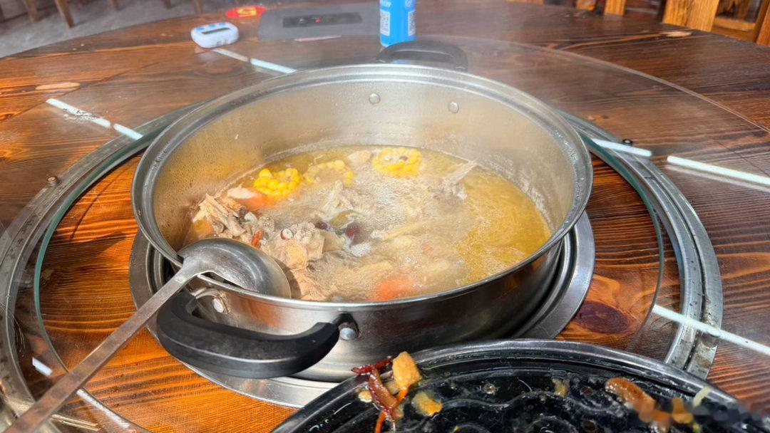 昨天中午桑拿鸡昨晚火锅鸡天啊！！！香迷糊了一会吃个肯德基中和下 