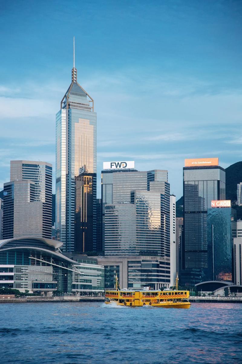 浙江买房团进入香港：香港在抢房，很多人不相信。

每天几十个，甚至于上百个客户，