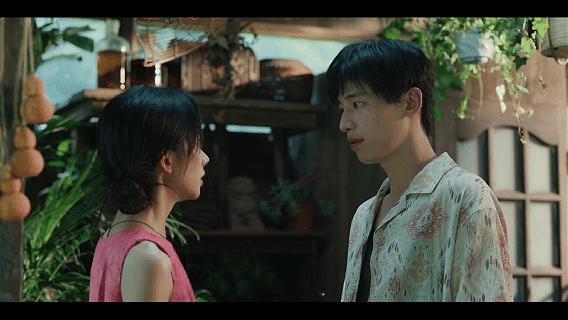 小芳开播第1天就分手电视剧小芳对比男主自私狭隘的处事方式，小芳的格局瞬间拉开，不