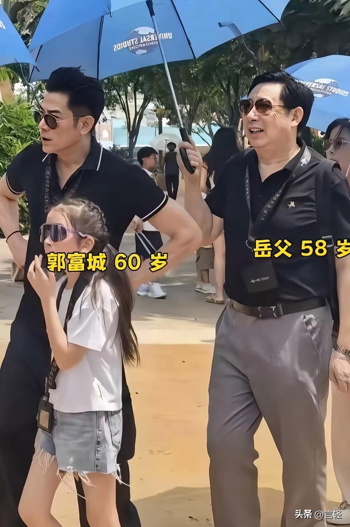 郭富城出生时，他老婆方媛一家都还没出生
郭天王这几天带着一家老小，老婆、三个女儿