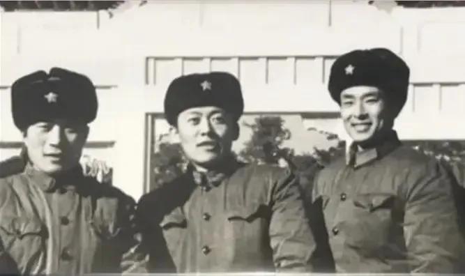 七十年代的李雪健 濮存昕，
后来李雪健当选过中国影协主席，濮存昕当选了中国戏剧协