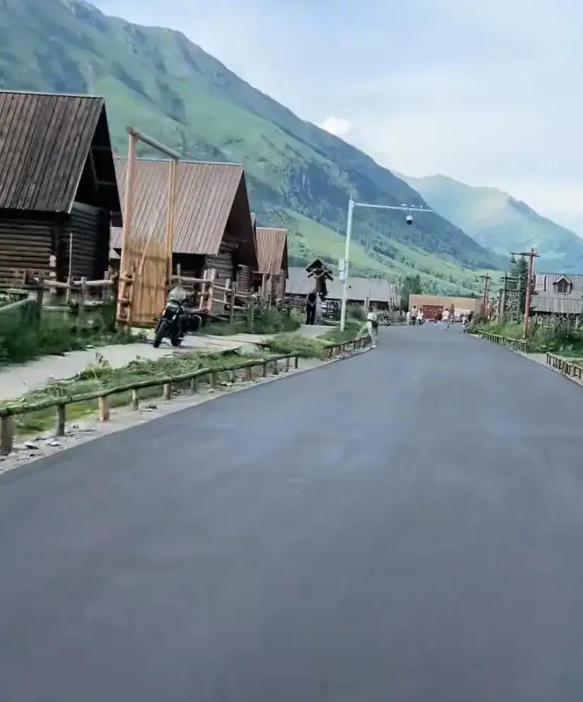新疆的俄罗斯族

在新疆工作和生活，你会发现有些日常用语来自于俄罗斯。

如：新