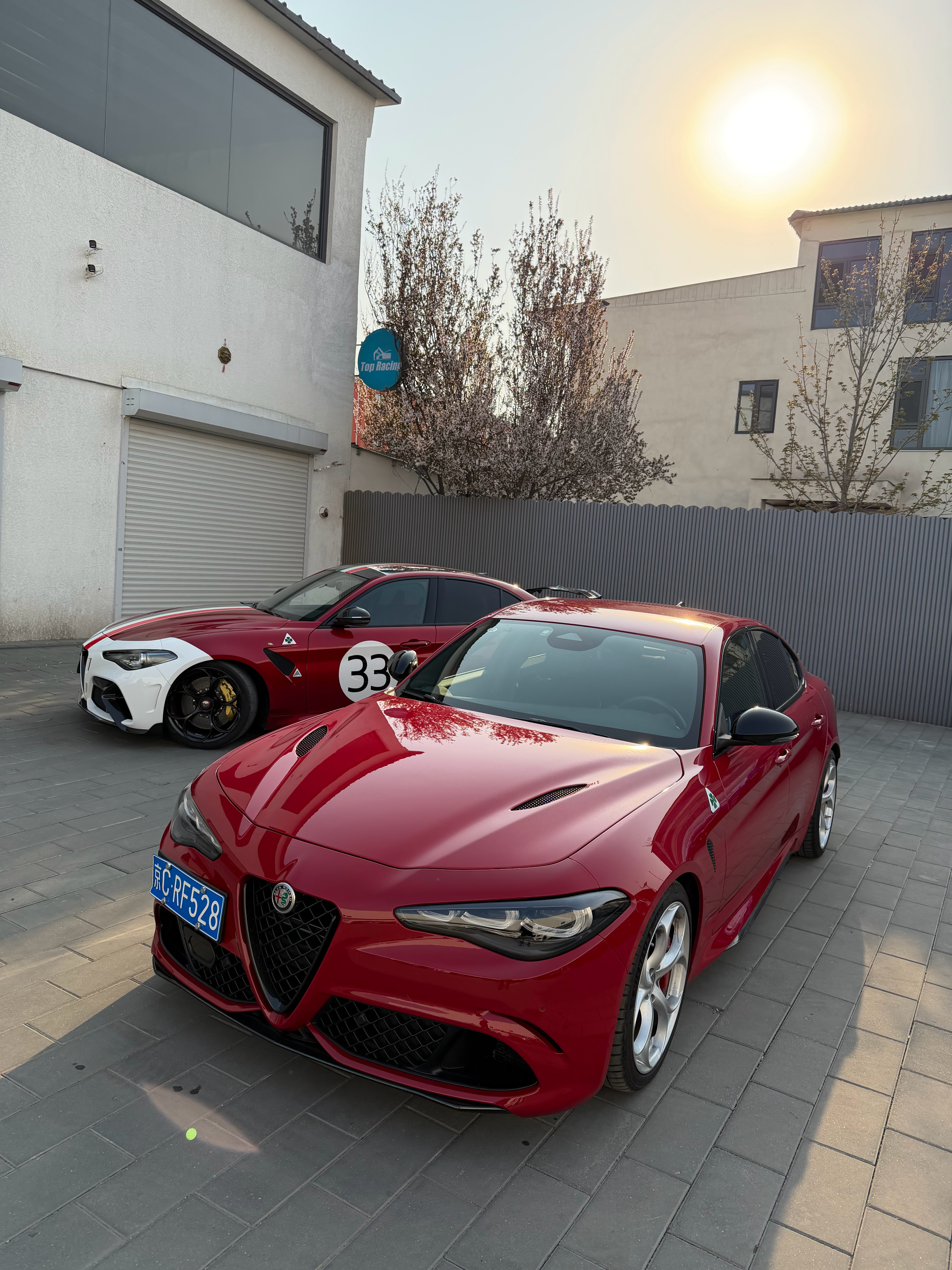 无缝衔接的开了一下这俩车 怎么形容呢… 唉 没有花钱的不是这俩就tm不是一车