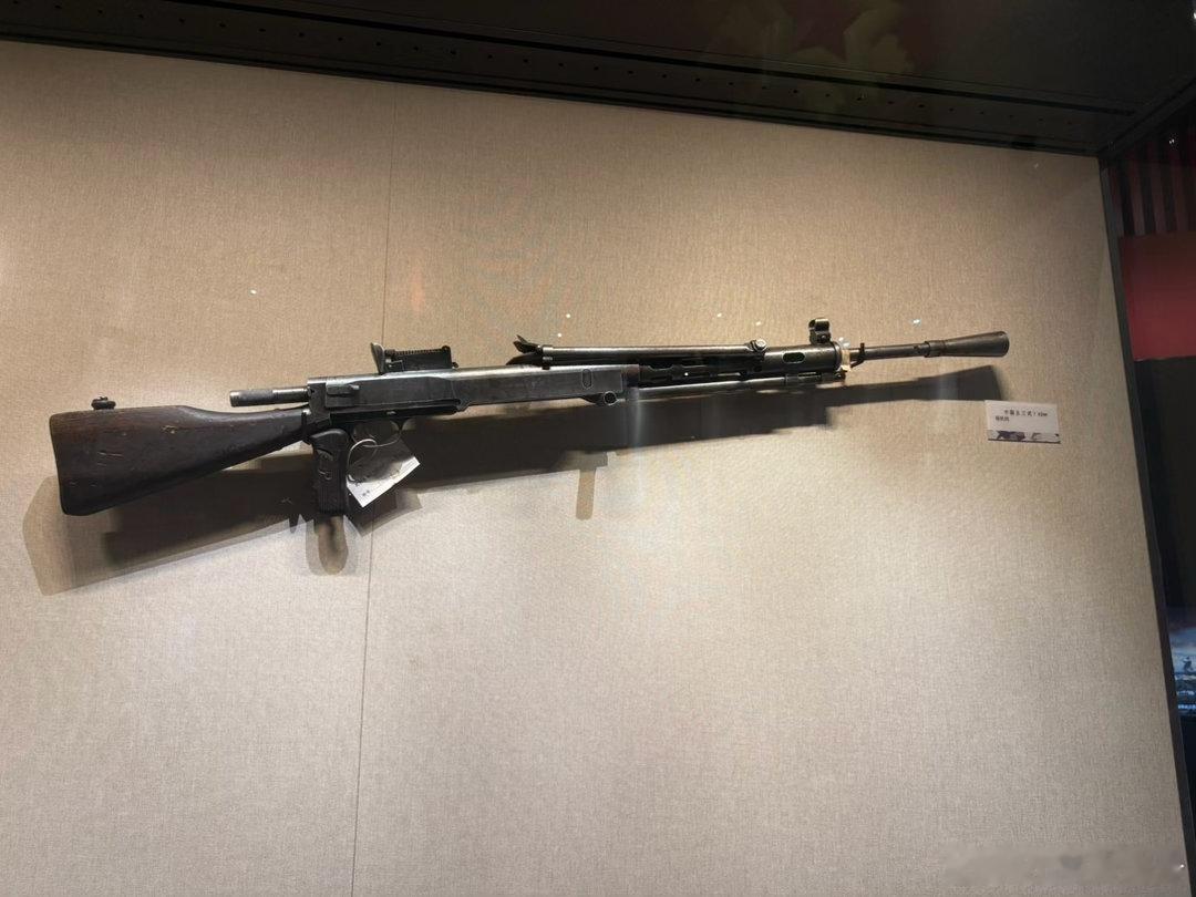 生活手记 军事装备展览馆，轻武器馆。 南昌·南昌军事主题公园-军事装备展示中心