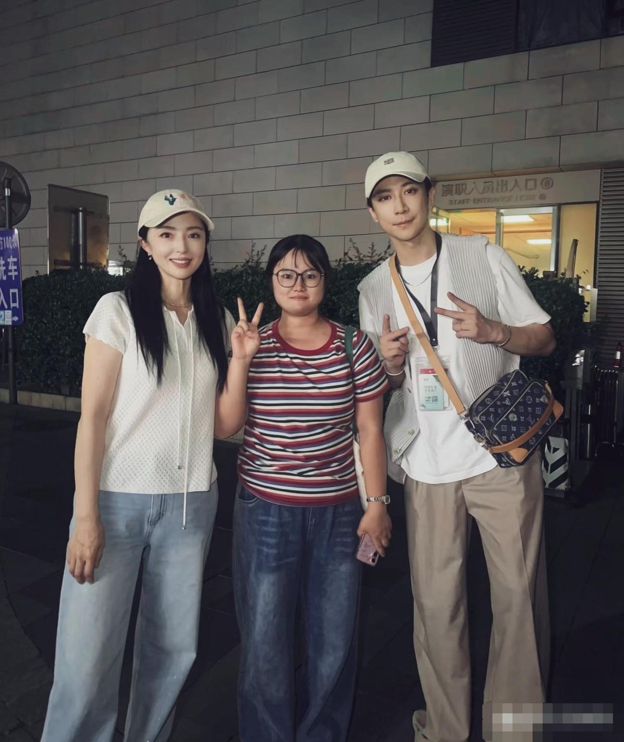 婚姻幸福从脸上就能看出来，董璇与张维伊婚后两口子都变化很大，董璇更加年轻漂亮，张