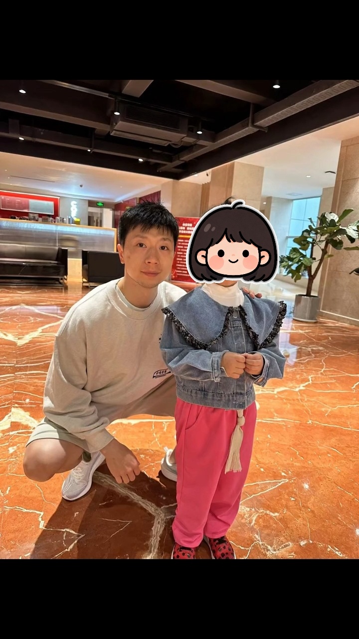 咦感觉没看过以前给🇸🇬教练的娃签名就他完全蹲下来啦