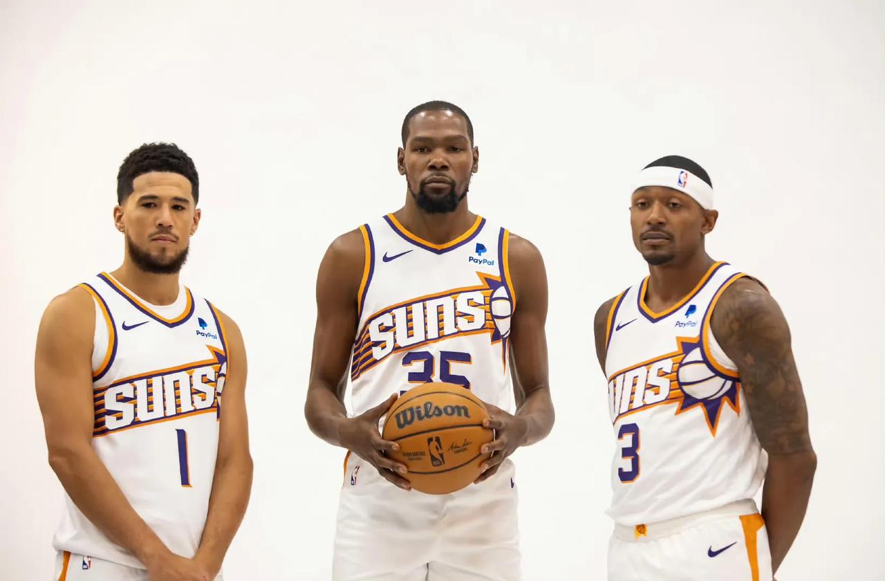 NBA新赛季揭幕战看点
掘金vs湖人
勇士vs太阳
新赛季首个比赛日，都是西部球