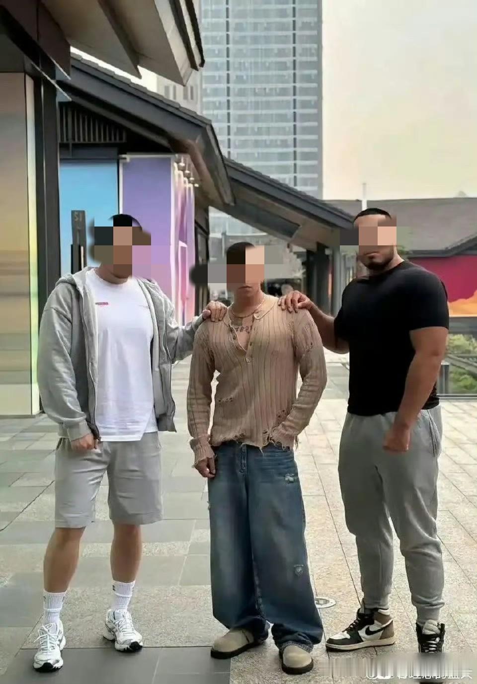 懂得都懂，
不懂的就不懂，
不要不懂装懂，
懂了就麻烦了……