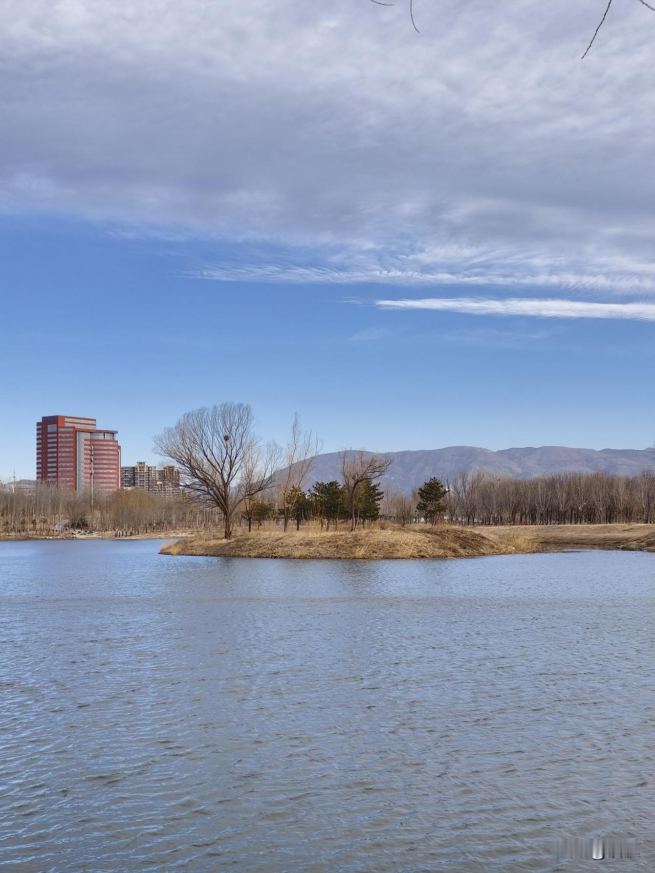 分享一张相册里随手拍的天空昌平白浮泉公园随手拍的蓝天白云