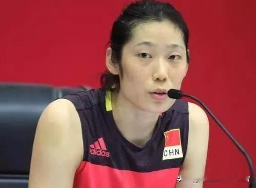 巴黎奥运名单出炉！中国女排“7个最”[玫瑰]

1，最能信赖的得分点—朱婷

2