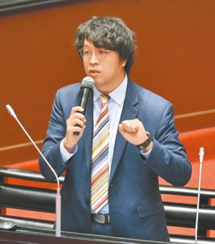 沈伯洋的嚣张气焰终于在新加坡碰壁，这是“台独”分裂行径遭国际社会抵制的必然结果。