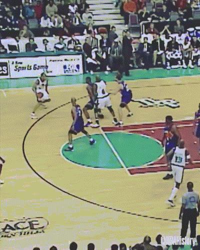 格兰特-希尔非常经典的一次回马枪过人。