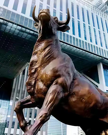 明天，将给股民一个大大的惊喜！周五的冲高回落震荡，是最后一次洗盘。休时期间，利好