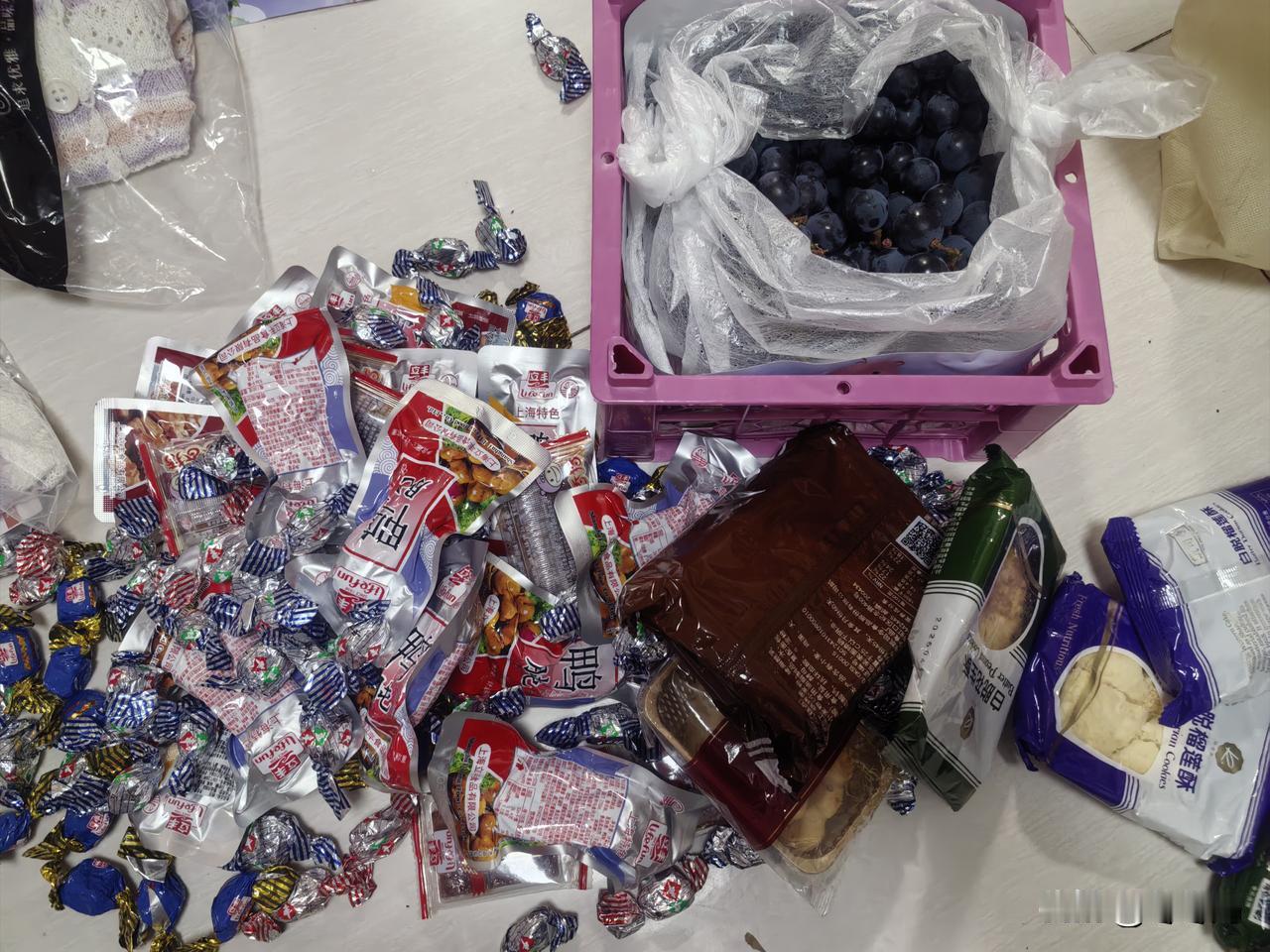 我的忘年闺蜜
      为啥叫忘年闺蜜呢？我俩年龄相差32岁，阿姨今年76岁。