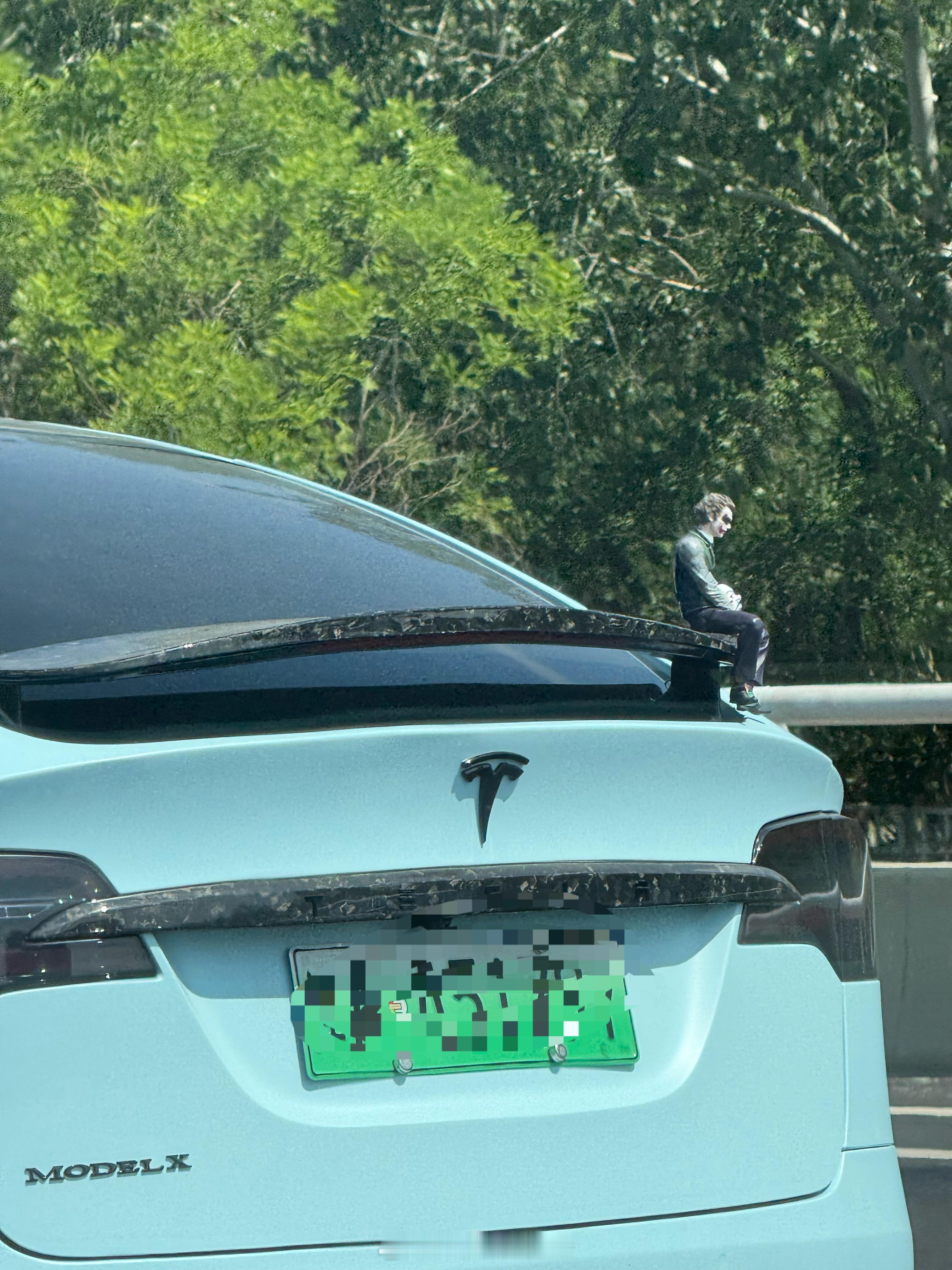 不懂就问，车尾放个小丑有啥说法吗？还是纯粹为了耍帅？ ​​​