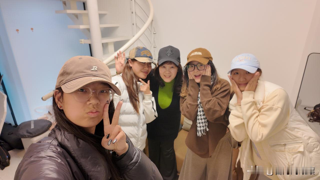 前两天视频里跟大家分享，四川音乐学院一组学生团队为我拍摄纪录片，专门探讨台湾人选