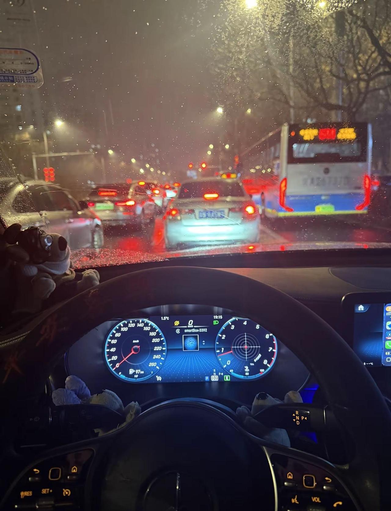 这变化多端的天气啊 跌跌撞撞回家的我雨夹雪