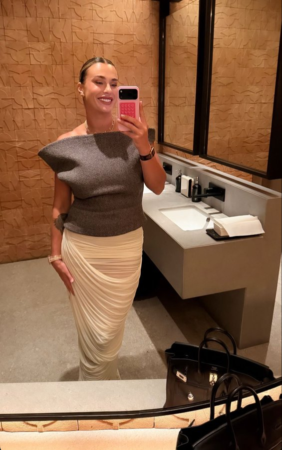 就是说，八美大合影呢？[无聊]热点现场网球talking大会利雅得wta年终总决