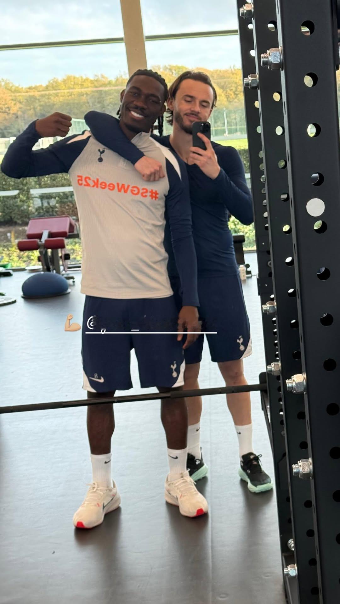 麦迪逊和比苏马在热刺基地继续康复中 📷 