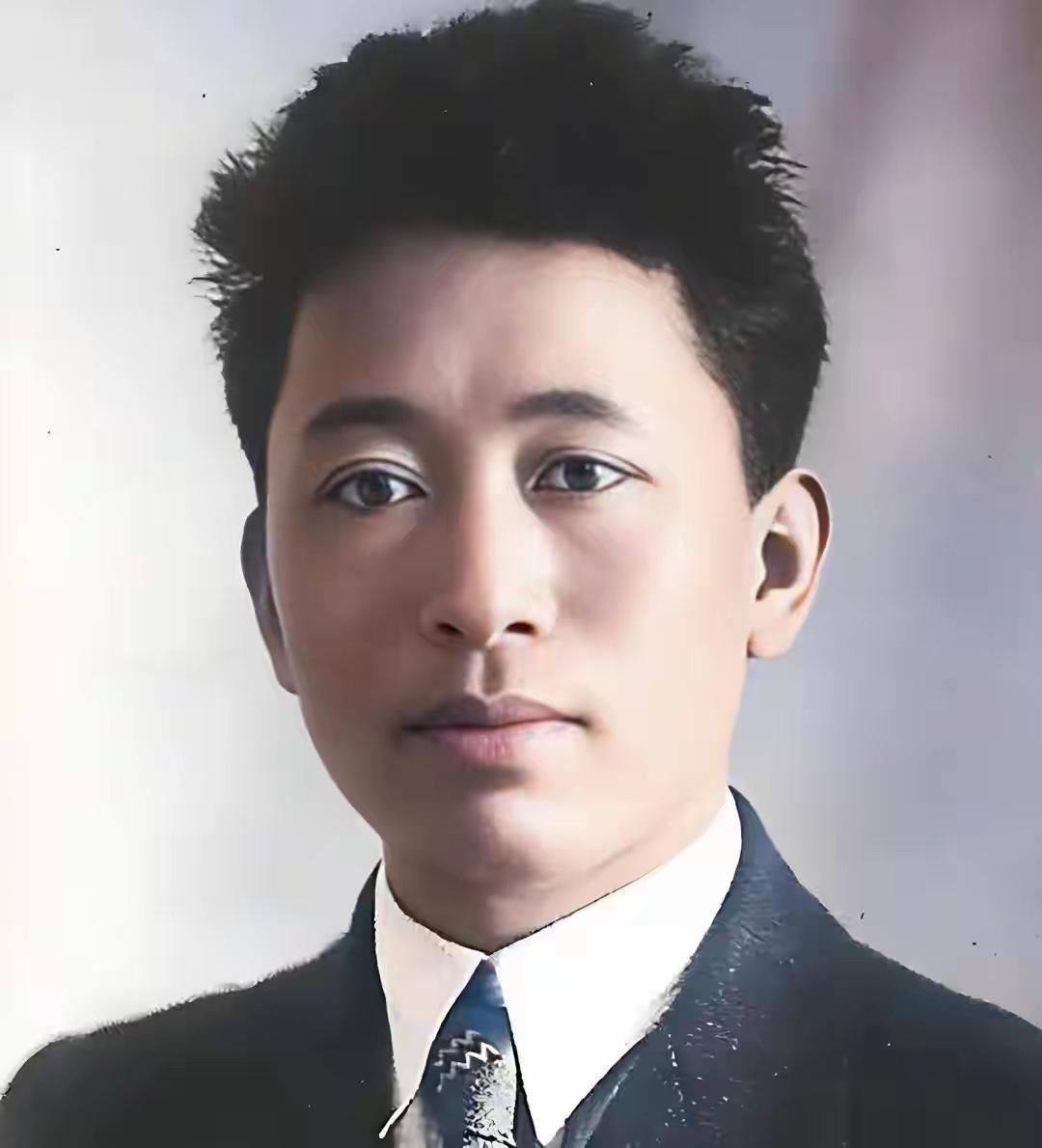 他是空军第一任司令员，49岁担任国防部副部长，可惜英年早逝。