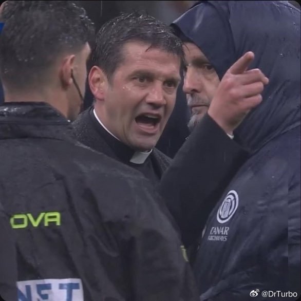 DAZN ：齐沃当时对裁判说“你瞎了吗？你怎么会看不见？该死的混蛋！现在谁都能在