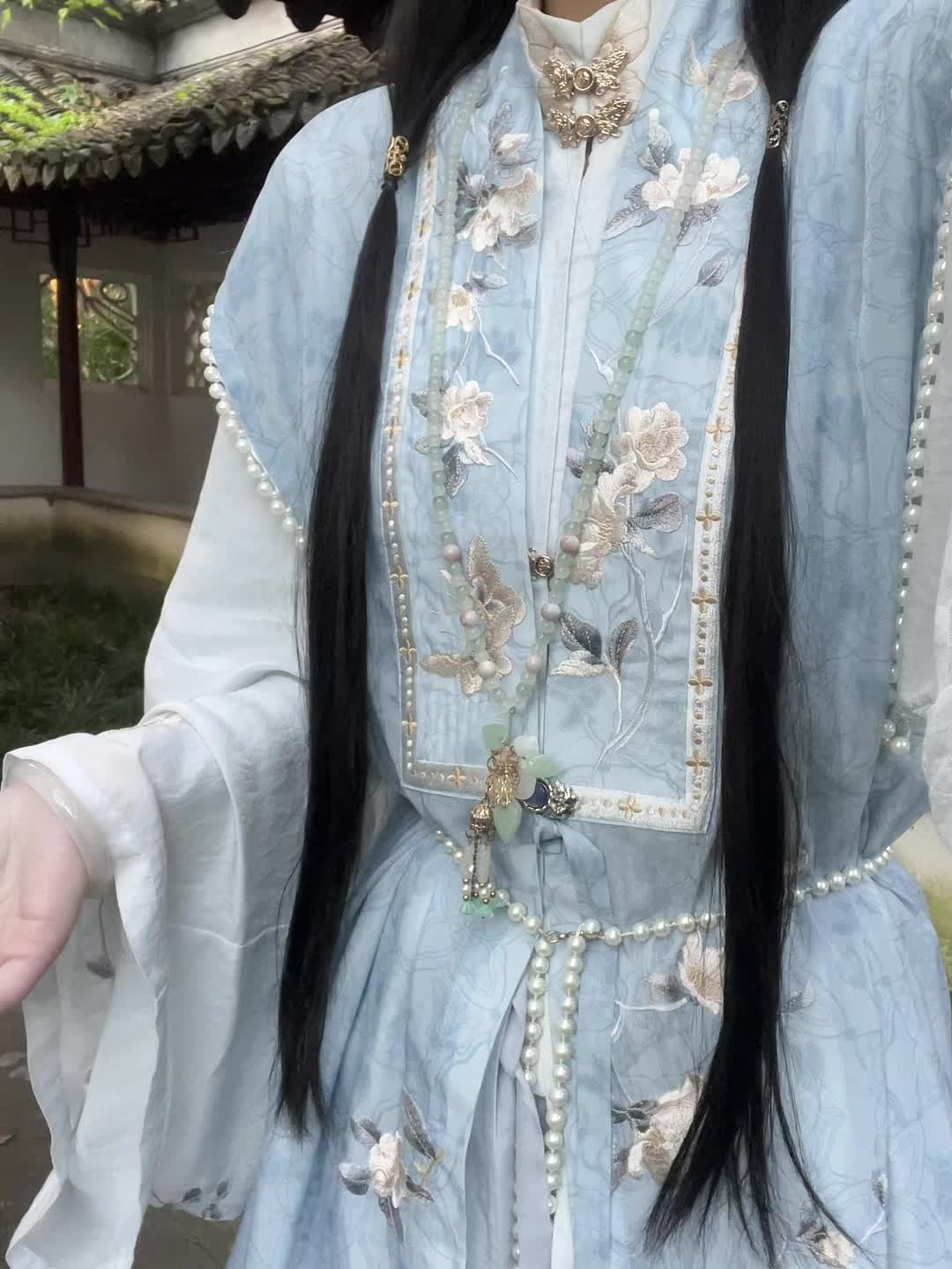 你低头欲说还休我等你开口…
