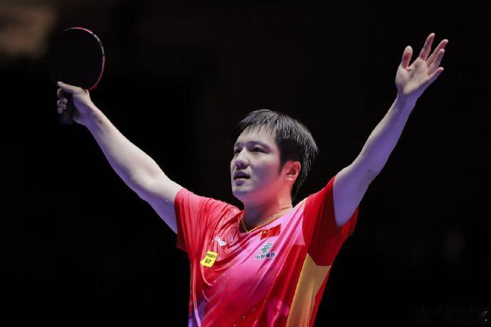 世界排名之外的樊振东  一年前的今天，樊振东退出世界排名，这个决定一度引发热议，