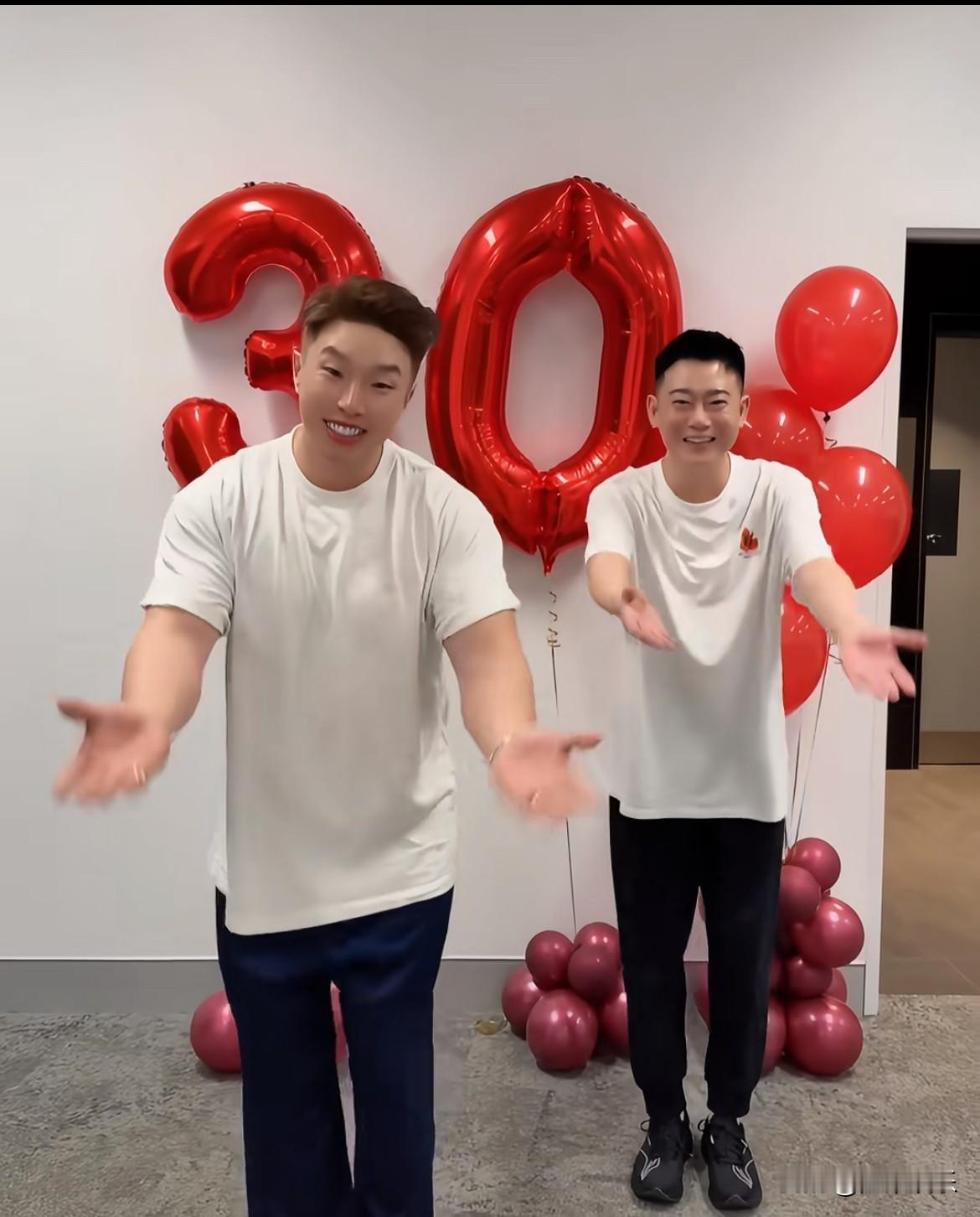 德云社的网速真的很快紧跟潮流啊！
饼似乎更协调一些，哈哈，毕竟跳过舞！
烧饼比的