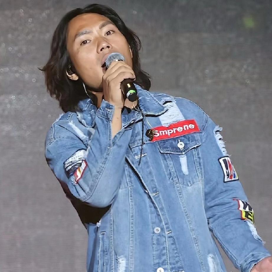 看了包头那场纪元回声演唱会，
给我最大的意外就是歌手侯浪了，
不是意外他唱得有多