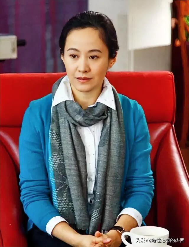 在我的印象中这位女演员长得很漂亮，是天生丽质的漂亮女演员，但她的名字不太好记，以