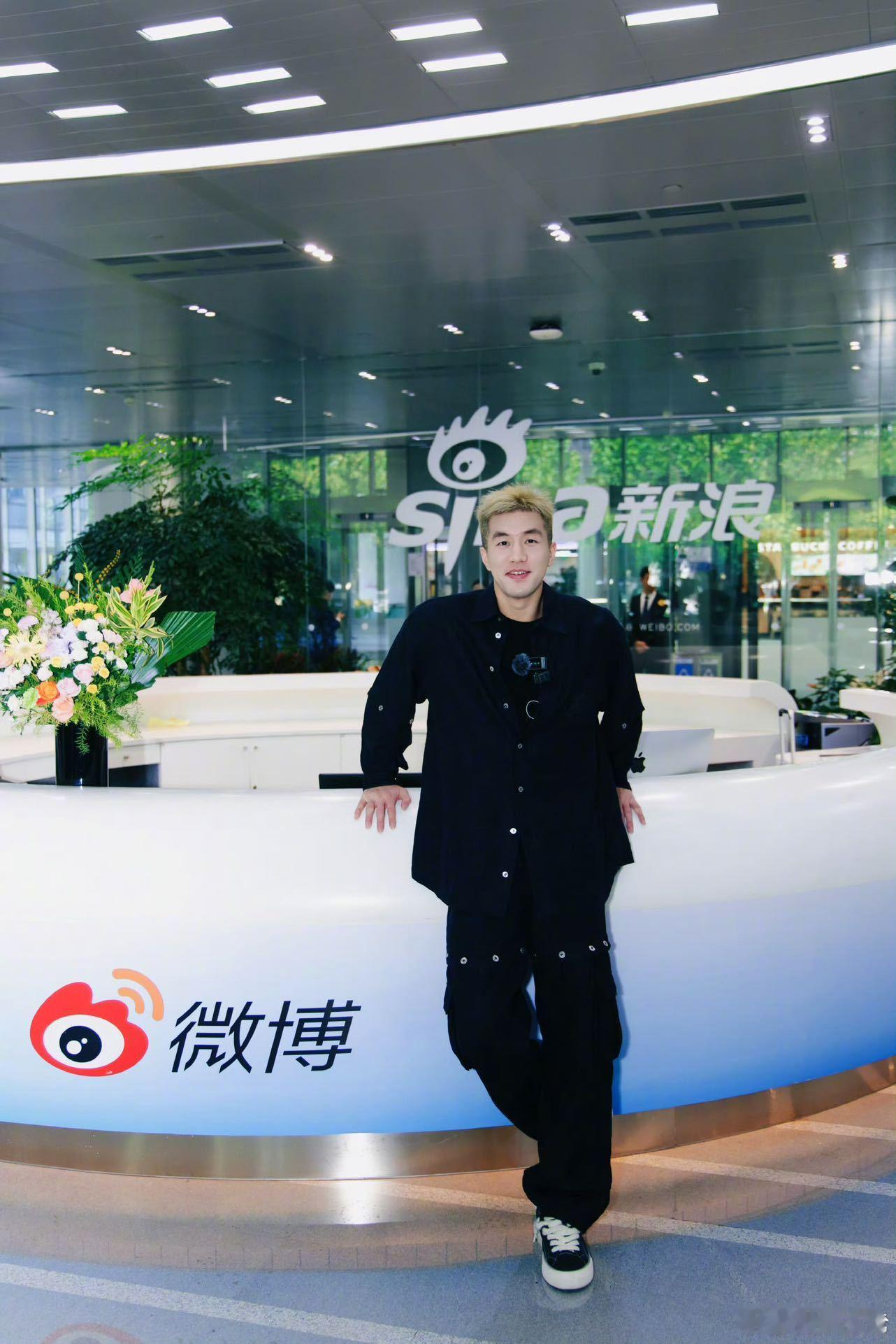 内娱靠周杰伦吃上饭了周杰伦的影响力有多绝？连外卖都能被带火！官宣刚出，方文山、吴