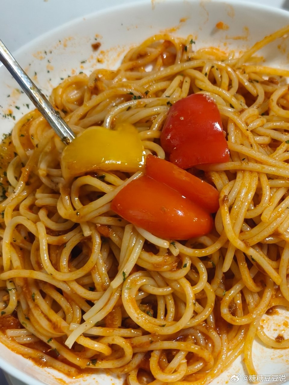 我家的晚餐三件套🍝  小朋友最爱番茄肉酱意面 + 可乐鸡翅 + 手撕包菜简单家