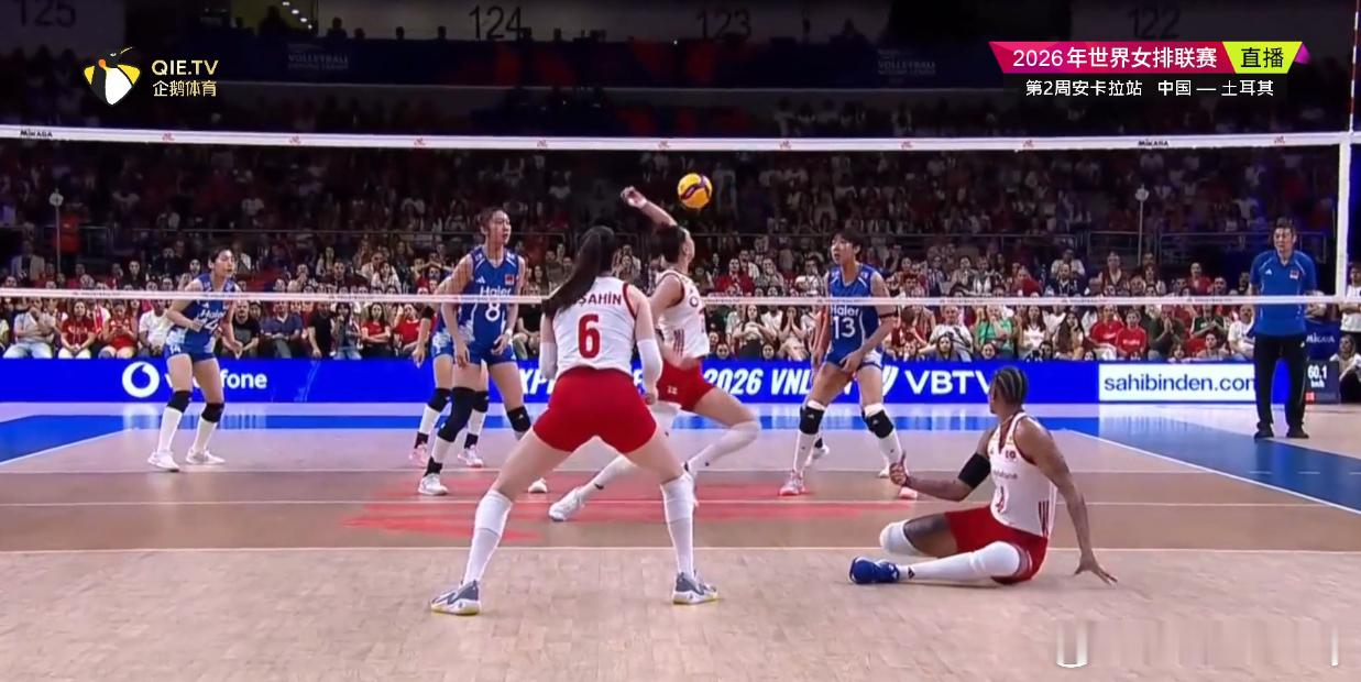 唐欣，nice，背平拿下第三局，中国女排2-1土耳其女排。大家继续吼吼吼。202
