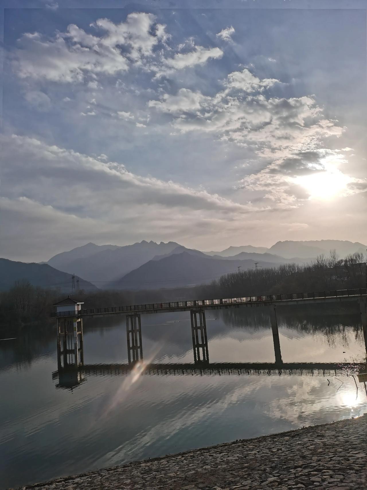 在蓝田县境内有个姊妹水库，东沟水库和许家庄水库，2个水库都在秦岭山北关中环线以南