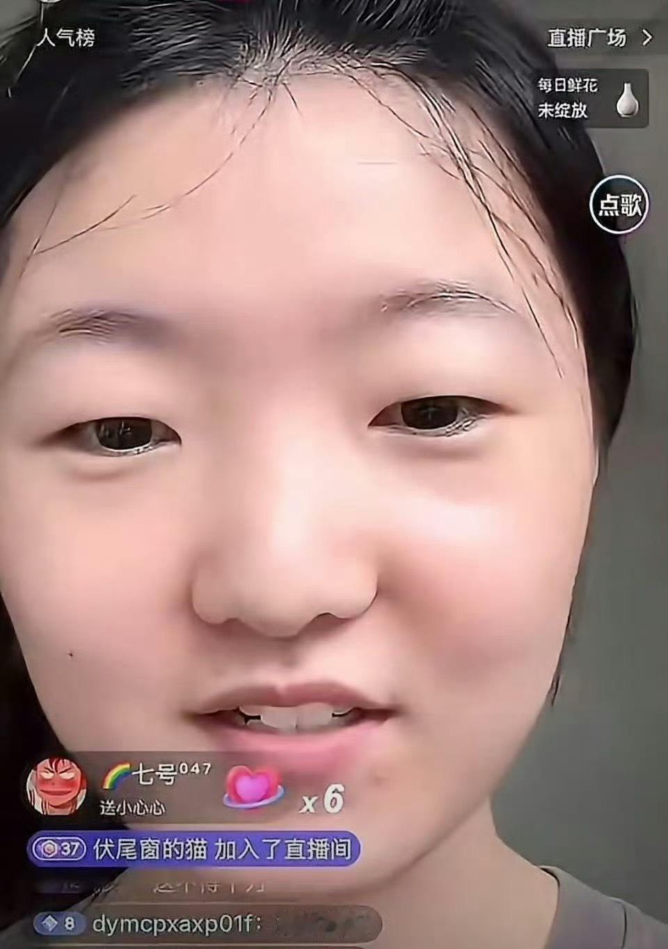 旺仔小乔直播露脸要不还是戴上头套？ ​​​
