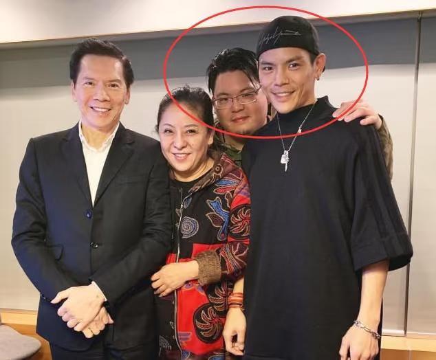 炸锅！向家百亿遗产安排太狠了！
2026年2月向华强官宣，数百亿资产全入信托，由