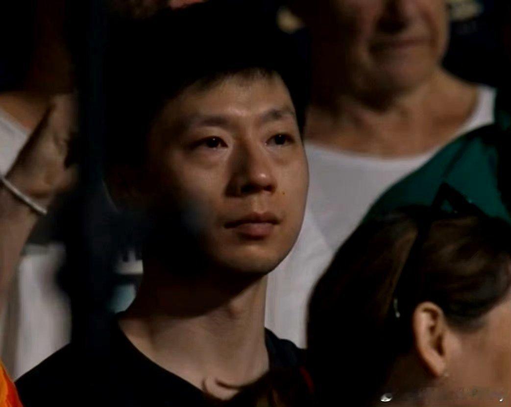 #马龙眼眶红了#龙队是很纯粹的人 热爱乒乓球也希望乒乓球队伍能越来越好[泪][泪
