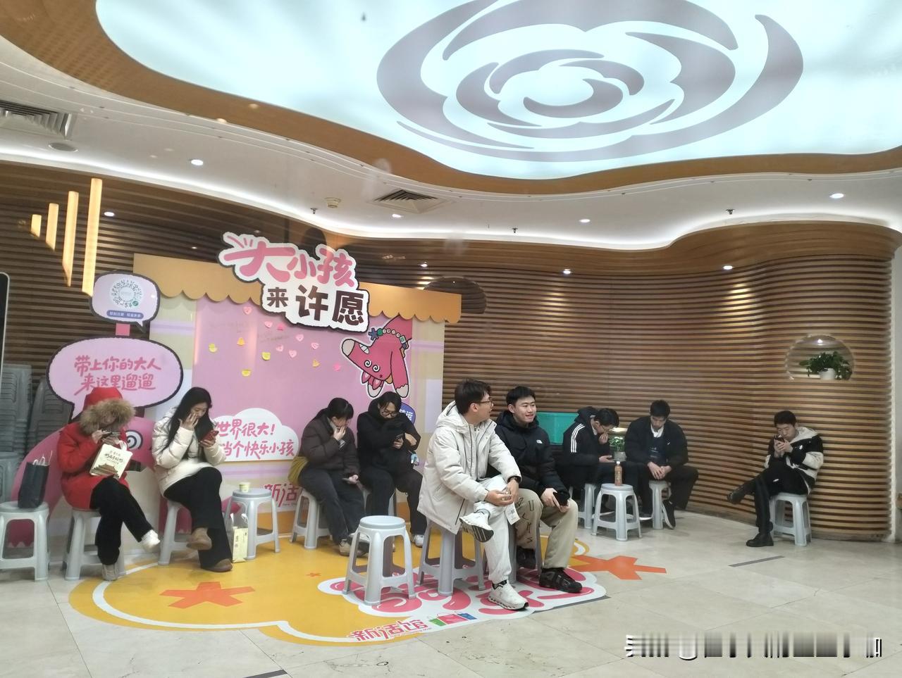 04:00 起床洗漱
05:00-07:00 上早朝
8:00 早餐（粥、点心）