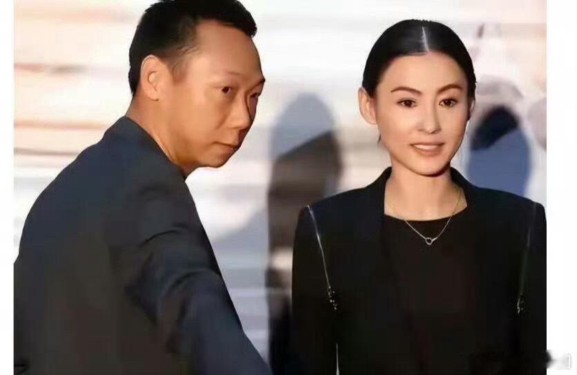 张柏芝出庭 神图张柏芝庭审失控张柏芝在千万港元合约纠纷庭审中情绪崩溃大哭，撕开了